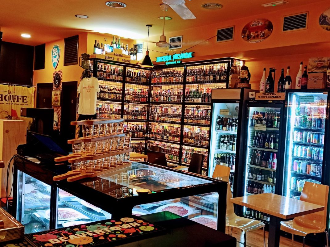 cata cervezas en malaga Birras Deluxe Malaga Locals Craft Beers Bar