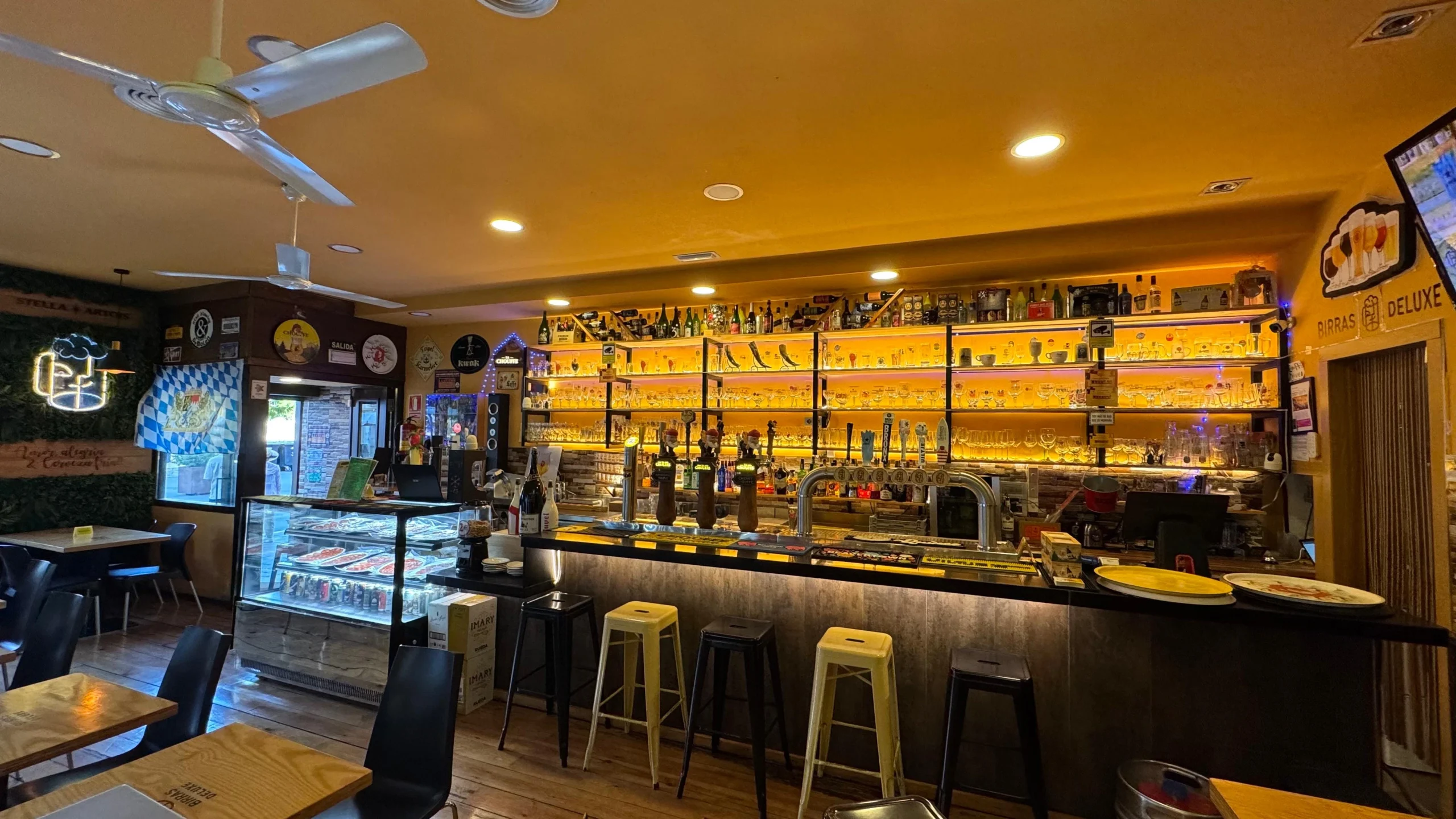 barra-birras-deluxe cata cervezas en malaga